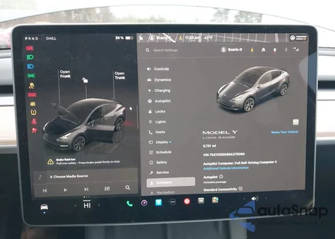 2025 Tesla Model Y Long Range Dual Motor Rear-Wheel Drive z USA, uszkodzony, nr VIN 7SAYGDED8SA375060
